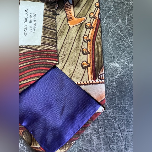 VTG 100% silk “The Beatles” rocky raccoon men’s 90s tie - Picture 5 of 6